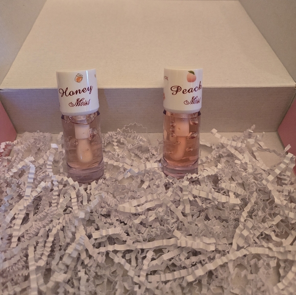 Lip oils - Picture 2 of 2